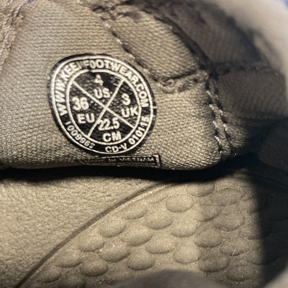 Children Size 4 Keen Sandals - Picture 4 of 4